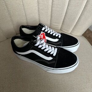 BRAND NEW never worn Vans Old Skool Platform women’s US SIZE 8